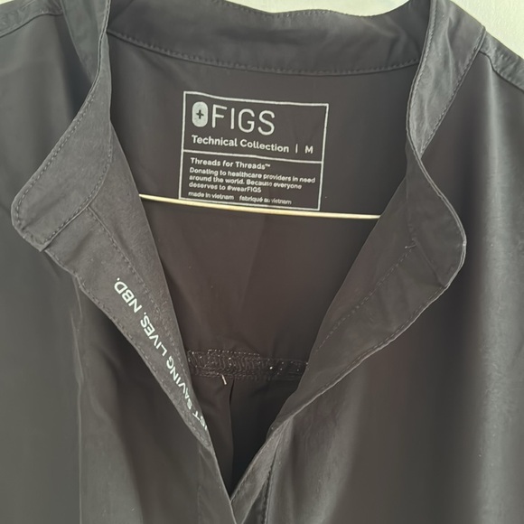 Figs scrub top - Picture 2 of 3